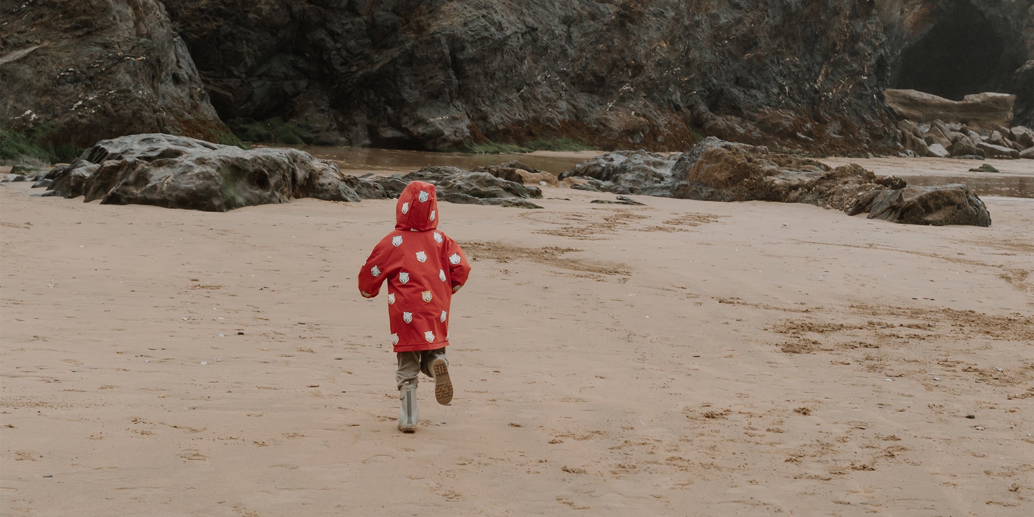 Holly and Beau - a magical kids raincoat for outdoor adventures 